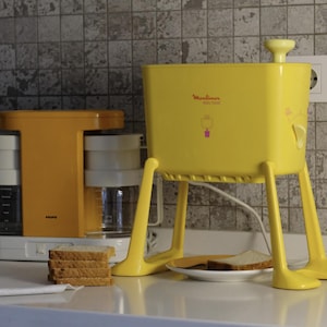 Vintage Moulinex Easy Toast Toaster / Vintage Kitchen Decor, Old Kitchen Toaster, Retro Electric / Yellow Memphis Style Bread Toaster