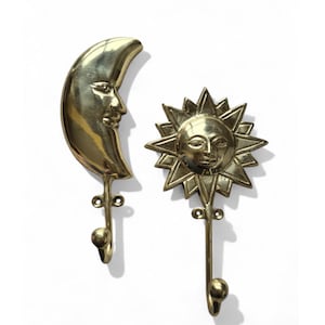 Ganchos de pared vintage de latón macizo con diseño de sol y luna / Juego de 2 perchas celestiales / Ganchos para abrigos estilo boho / Decoración de pared mística, llavero