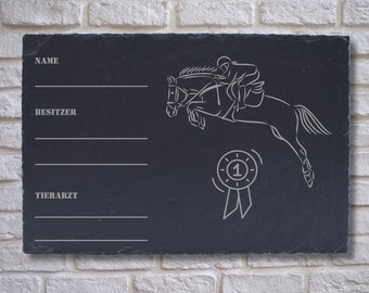 Boxenschild Schleifenpony aus Schiefer, personalisiertes Stallschild mit Springpferd, Namensschild für die Boxentür