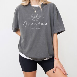 Comfort Colors® Grandma Est. 2025 T-Shirt, Personalized Grandma Est Shirt, Pregnancy Announcement, Gift for Grandma, Gift For New Year