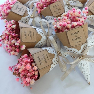 Bomboniere per gli ospiti, bomboniere con fiori per matrimoni, bomboniere con magnete per bouquet, mini bouquet secchi, bomboniere personalizzate, bomboniere per matrimoni in giardino