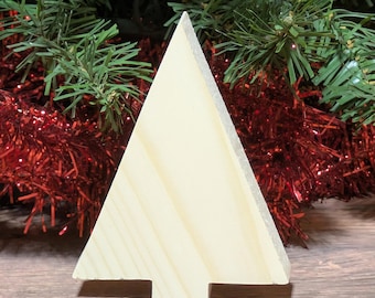 Recorte de árbol de Navidad de madera sin acabado. Figura decorativa navideña de pie. Adorno de árbol de madera en blanco. Decoración navideña rústica. Letrero para puerta hecho por uno mismo.
