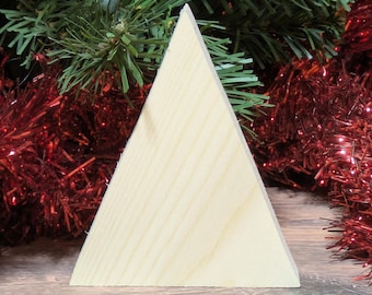 Recorte de árbol de Navidad de madera sin acabado. Figura decorativa navideña de pie. Adorno de árbol de madera en blanco. Decoración navideña rústica. Letrero para puerta hecho por uno mismo.