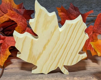 Hoja de arce de madera sin terminar. Forma otoñal de pie. Hoja otoñal de madera para pintar. Letrero para puerta DIY. Decoración de bandejas de Acción de Gracias.