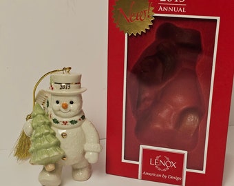 Lenox Happy Holly Days 2015 Sneeuwpopornament 3 1/2 inch