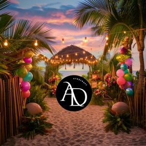 Op de afbeelding: Een tropisch stranddecor met een houten boog versierd met lichtslingers en kleurrijke ballonnen. De boog leidt naar een zandpad met een zwart cirkelvormig logo waarop "ATDSCRAFT" en "AD" in witte letters staan.