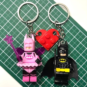 イニシャル入りのピンクの妖精のカスタムフィギュア - キーリング/キーチェーン/バックパックアクセサリー