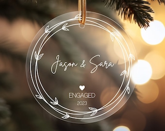 Vår första julgranskulor för förlovning, personlig förlovningsgranskulor, glasgranskulor för förlovning 2025