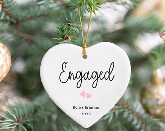 Vår första julgranskulor för förlovning, personlig förlovningsgranskulor, hjärtformad julgranskulor för förlovning 2024, förlovningsgranskulor 2024