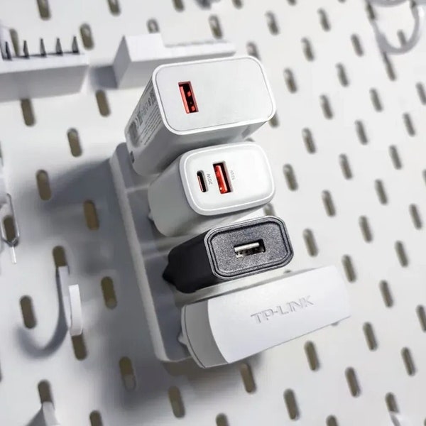 IKEA SKADIS kompatible Halterung für 4 USB Ladegeräte/Stecker
