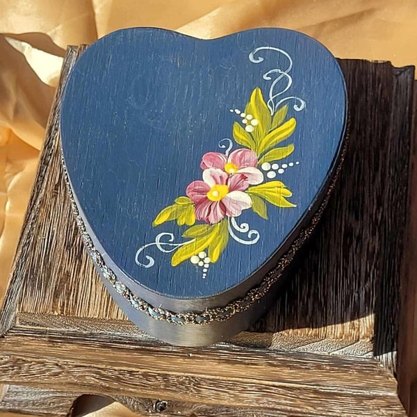 Vintage Blue Hand Painted Bauernmalerei Heart Trinket Box Valentine's Day Flower Ribbon Trim Wooden Bavarian Folk Art Original Stickers RARE