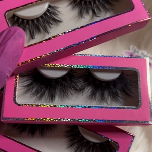 Lashes Dramatic and natural