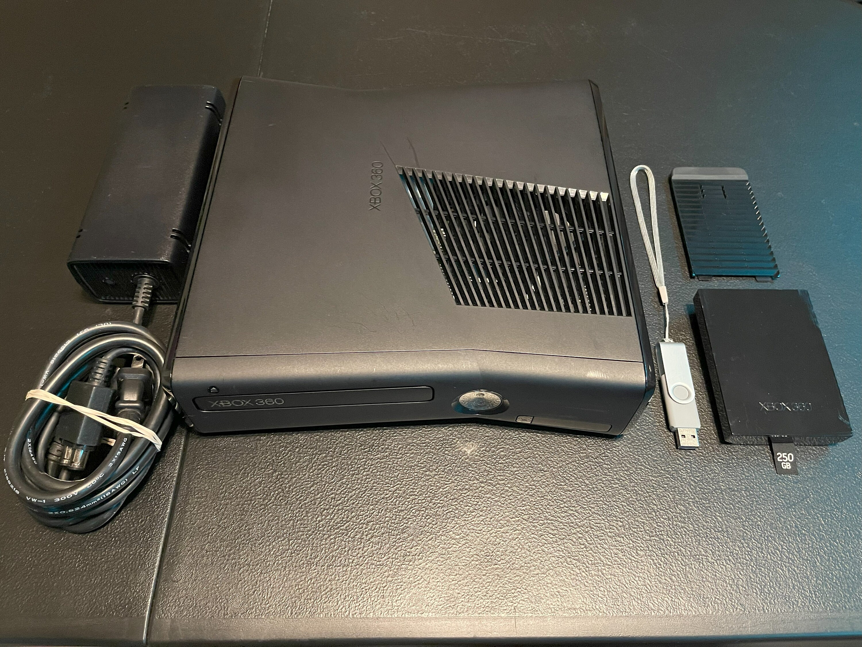 Custom Modded Xbox 360 Slim Trinity 4 GB RGH3.0 Dash 17559 250GB Green