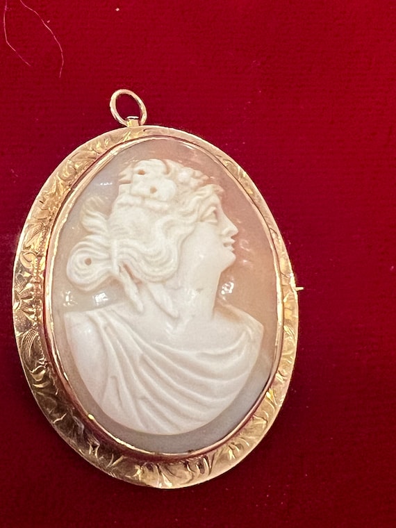 Vintage 10K Solid Gold Carved Shell Cameo