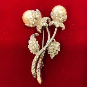 Vintage Pearl Brooch