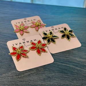 フラワービーズイヤリング、ビーズ、ハンドメイド、軽量、とてもキュートでシックな花柄デザイン。