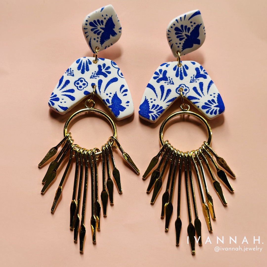 Boucles d'oreilles Argos en polymère faites main, collection bleu grec et blanc, boucles d'oreilles uniques, luxe abordable, le cadeau parfait