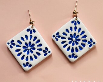 Boucles d&#39;oreilles Héraklion en polymère faites main, collection bleu grec et blanc, boucles d&#39;oreilles uniques, luxe abordable, le cadeau parfait