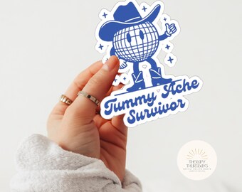 Pegatina de superviviente de dolor de barriga / Me duele la barriga / Vaquera con bola de discoteca / Apoyo emocional / Todo está bien / Pegatina divertida del Y2K Salud mental