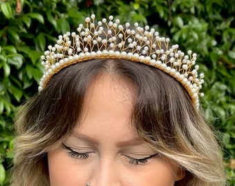 Pearl Bridal Tiara  /  Bridal Headpiece /  Pearl Bridal Crown  / Bride Tiara For Bachelorette