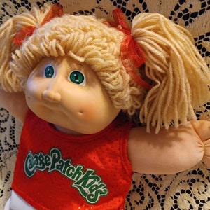 Cabbage Patch Kid 1982 Coleco Blonde Curly Yarn Hair with Ponytails Blue Eyes Factory Code OK zdjęcie 3