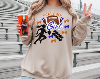 Mi corazón está en ese césped PNG, diseño de mamá de fútbol americano, gráfico de fútbol americano de bandera para niñas, camiseta de mamá para el día del partido, archivo de sublimación para mamá deportista