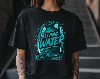 Diseño de camiseta cristiana con la imagen de Agua Viva en formato PNG, basado en Juan 7:38 (descarga digital).