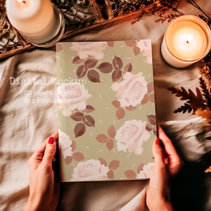 Gezellige Fall Journal Mockup Vrouw handen vasthouden in de tuin, Coil Planner Realistisch Mockup, PSD Smart Object, PSD Mockup planner, elegant