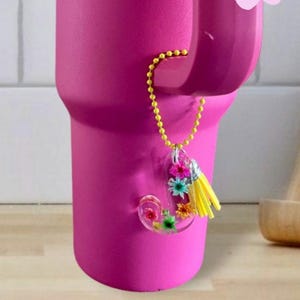 Dije de Stanley para asa/Dije de letra de flor prensada/Accesorios de taza Stanley. Dije de botella de agua/Dije de viajero Hydrojug/Regalo del día de la madre