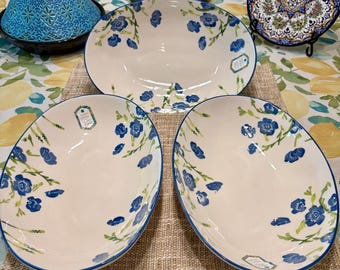 Bol para servir de estilo vintage con coloridas flores azules y ribete azul - Diseño y estilo turco - Apto para lavavajillas y microondas - Papart Seramik
