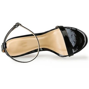 Sandales à talons aiguilles rouges, blanches et noires : boucle en cristal, bout ouvert, élégance inspirée de Valentino pour les occasions spéciales. image 4