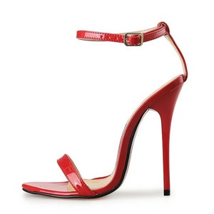 Sandales à talons aiguilles rouges, blanches et noires : boucle en cristal, bout ouvert, élégance inspirée de Valentino pour les occasions spéciales. image 5