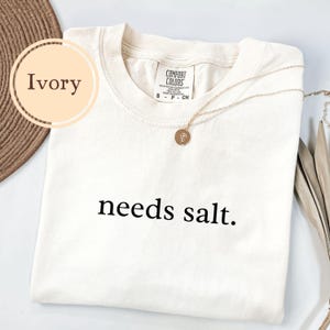 Cooking Shirt, Comfort Colors® Needs Salt, Baking Gifts, Funny Baker Tshirt, Food T Shirt, Gift For Chef afbeelding 4