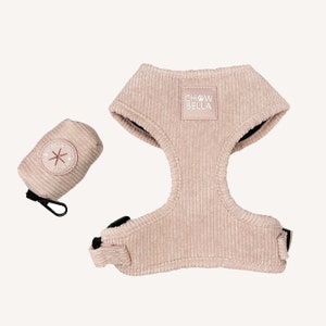 Ensemble en velours côtelé rose poudré pour chien assorti avec harnais réglable | Rose | Laisse | Rembourrée | Rembourrage doux | Moderne | Aucune traction | Sac à caca en laisse en plomb