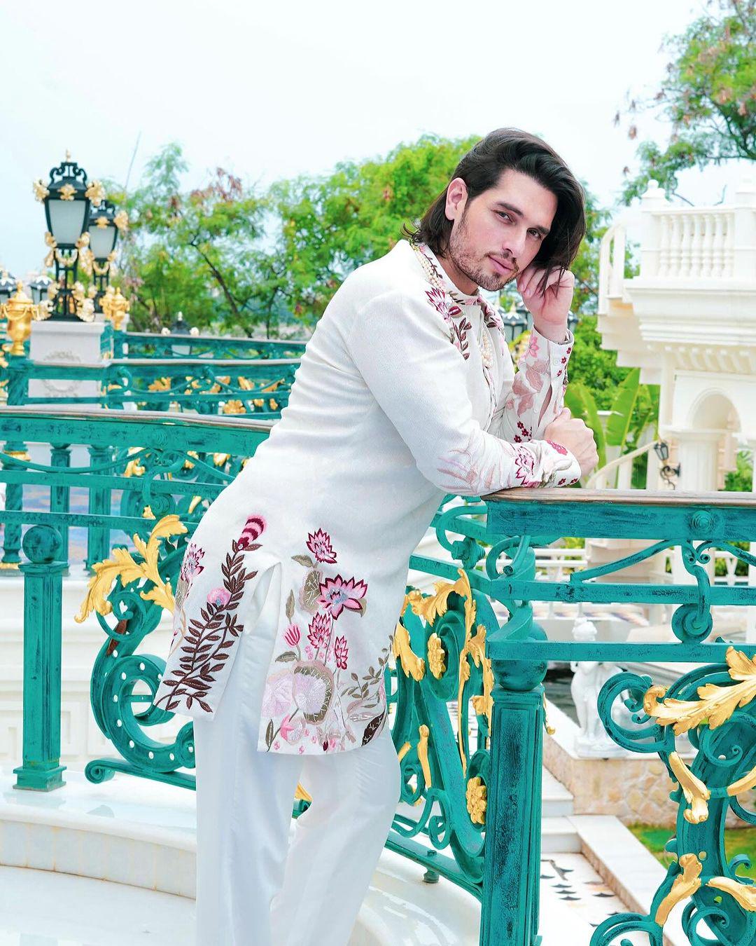 White Japanese Multi-colour Thread Kurta Set – Designer