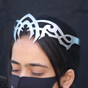 Forge Armoury Ladies Medieval Crown of divine - custom Gold and Gemstone Crown for Kings, Queens, and Nobility/both adults(Free Gift Inside)