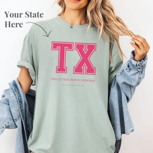 Camiseta Travel State, camiseta com orgulho da cidade natal, presente de duas letras do estado natal para estudantes universitários, roupas, camiseta de fim de semana de viagem, cidade da memória para residentes
