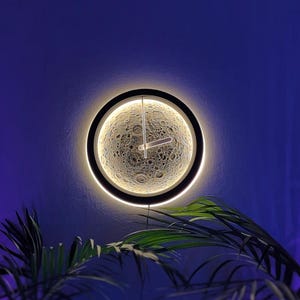 Månklocka – Glödande måndesign | LED-väggdekor för sovrum och vardagsrum | Unik rymdgåva