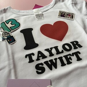 T-shirt inspiré de Taylor, inspiré de la tournée des époques, Swiftie, bonne qualité, merchandising public, t-shirt bébé, t-shirt bébé taylor, haut tendance, j'aime taylor image 6