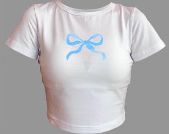 Crop top coquette with a bow, coquette aesthetic, cute crop top, trendy top, baby tee, graphic tee, gift for her, t-shirt, it girl,baby pink