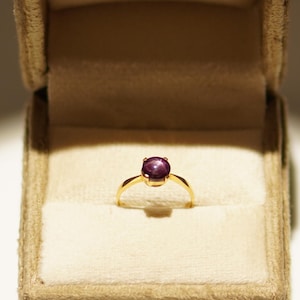 Goldring aus Sternrubin Einfacher Ring für Alltagszweck Natürlicher Sternrubinring in Goldjubiläum oder Geburtstagsgeschenk für Sie Made in India