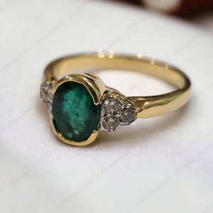 Gold Ring with Emerald and Diamonds, Present for Her, Best Engagement / Statement Ring, Emerald Ring in Gold, Hand-made Gold Ring for Her