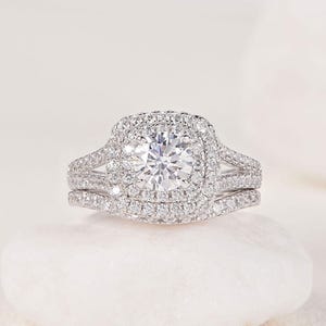 Vera Wang Love Collection Moissanite Diamond Fancy Wedding Bridal Set Stunning Diamond Double Halo Engagement Rings For Women Gorgeous Rings