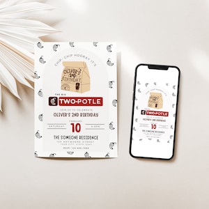 Puede incluir: Una invitación blanca con una ilustración marrón y blanca de una bolsa de patatas fritas con el texto "Oliver's 2nd Birthday" y "The Big Two-Potle". La invitación tiene un fondo blanco con un patrón blanco y negro de bolsas de patatas fritas.