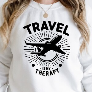 旅行は私のセラピー SVG PNG、旅行 SVG、旅行 PNG、セラピー PNG、セラピー 引用 SVG、セラピー SVG、世界旅行者 SVG、旅行の格言
