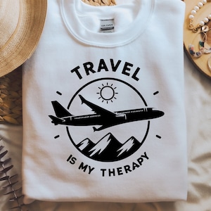 旅行は私のセラピー SVG PNG、旅行 SVG、旅行 PNG、セラピー PNG、セラピー 引用 SVG、セラピー SVG、世界旅行者 SVG、旅行の格言