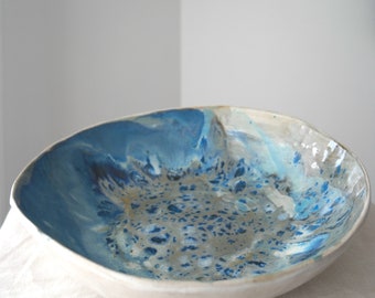 Duża niebieska ceramiczna miska na owoce | Ręcznie wykonany talerz do serwowania | Miska sałatkowa z ceramiki artystycznej, Duża ręcznie robiona miska centralna, miska inspirowana oceanem