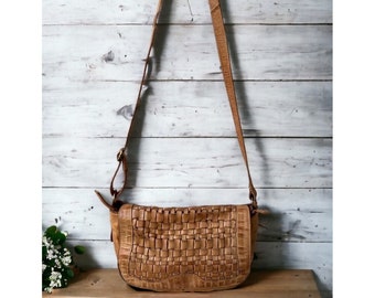 Leather Cross Body l Woven bag l  Ladies Handbag l Handmade Women's purse l Messenger Bag l Flap Bag l Washed Bag l Vintage Bag l Gift