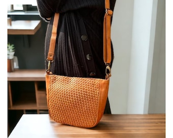 Leather Crossbody l washed bag l Full Grained Leather bag l soft leather bag l Premium Bag l Vintage Bag l Women's crossbody