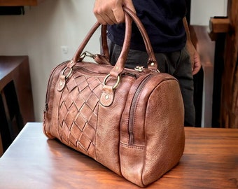 Leather bag l Handcrafted leather handbag l Unisex duffel l Unisex bag l Premium Leather l Washed handbag l shoulder l Vintage style